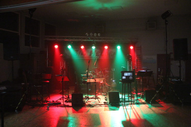 Die Bühne war gerichtet..